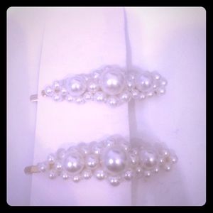 Pearl hair clips